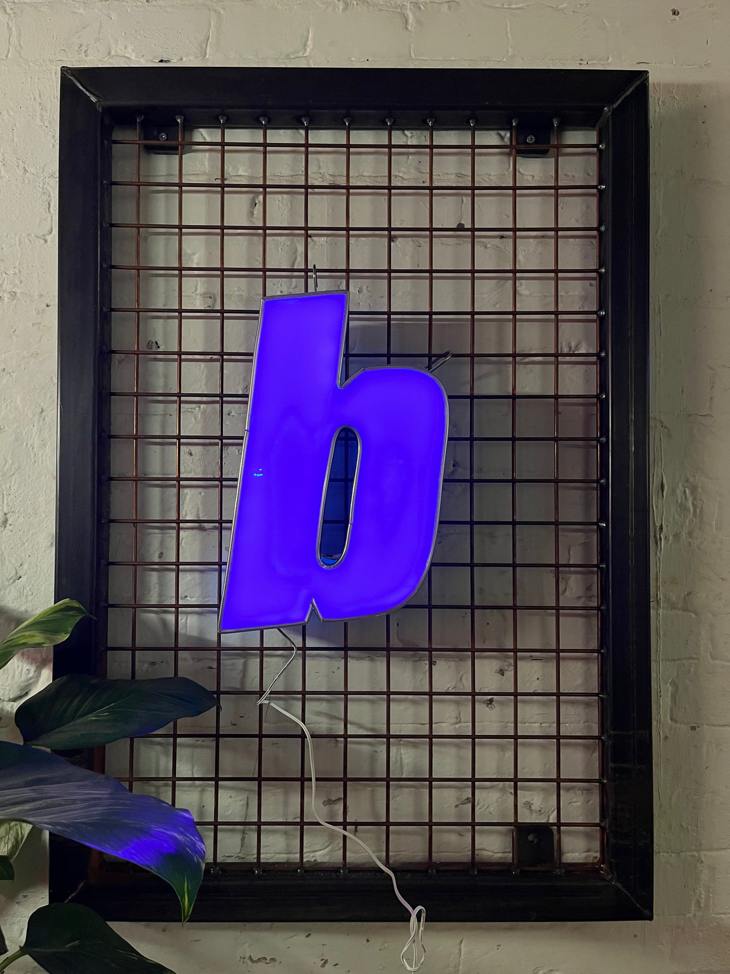Buchstabe B – Vintage Leuchtbuchstabe aus Metall