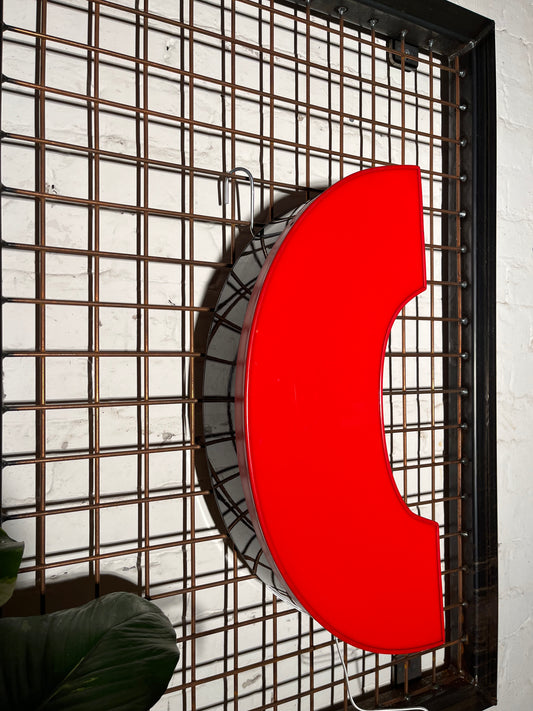 Buchstabe C – Vintage Leuchtbuchstabe aus Metall