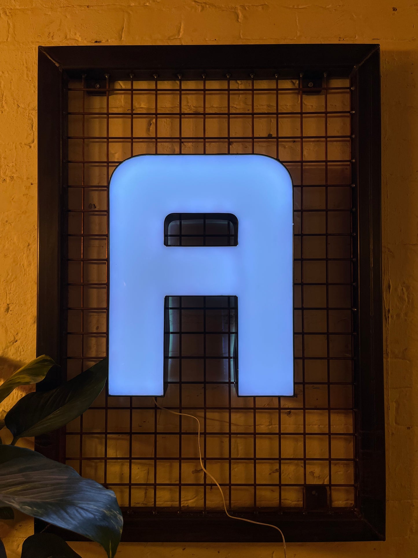 Buchstabe A – Vintage Leuchtbuchstabe aus Metall