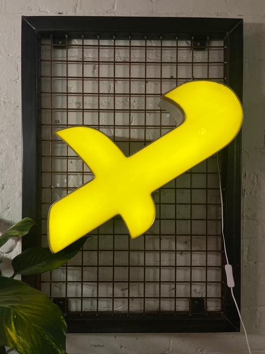 Buchstabe X – Vintage Leuchtbuchstabe aus Metall