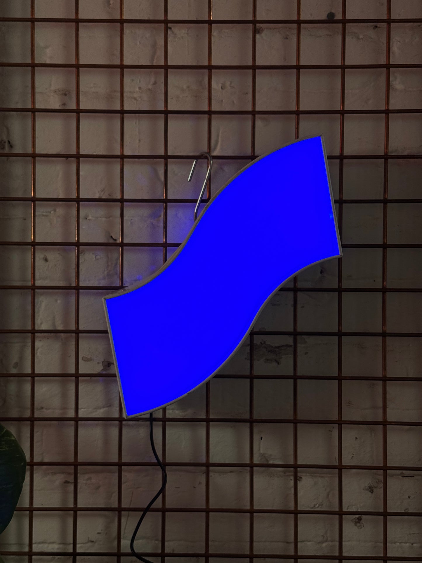 Leuchtbuchstabe S aus Metall blau – restauriertes Vintage Einzelstück aus Berliner Reklame