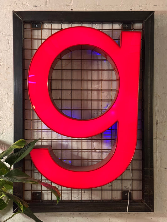 Buchstabe G – Vintage Leuchtbuchstabe aus Metall