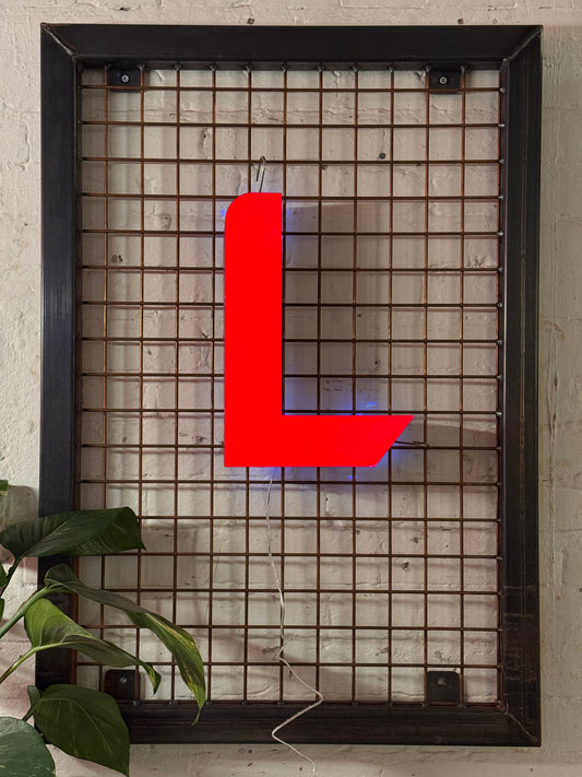 Buchstabe L – Vintage Leuchtbuchstabe aus Metall