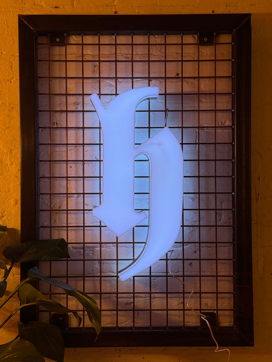Buchstabe H – Vintage Leuchtbuchstabe aus Metall