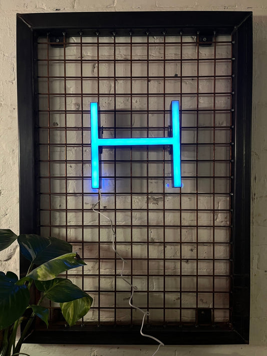 Buchstabe H – Vintage Leuchtbuchstabe aus Metall - goodoldletters