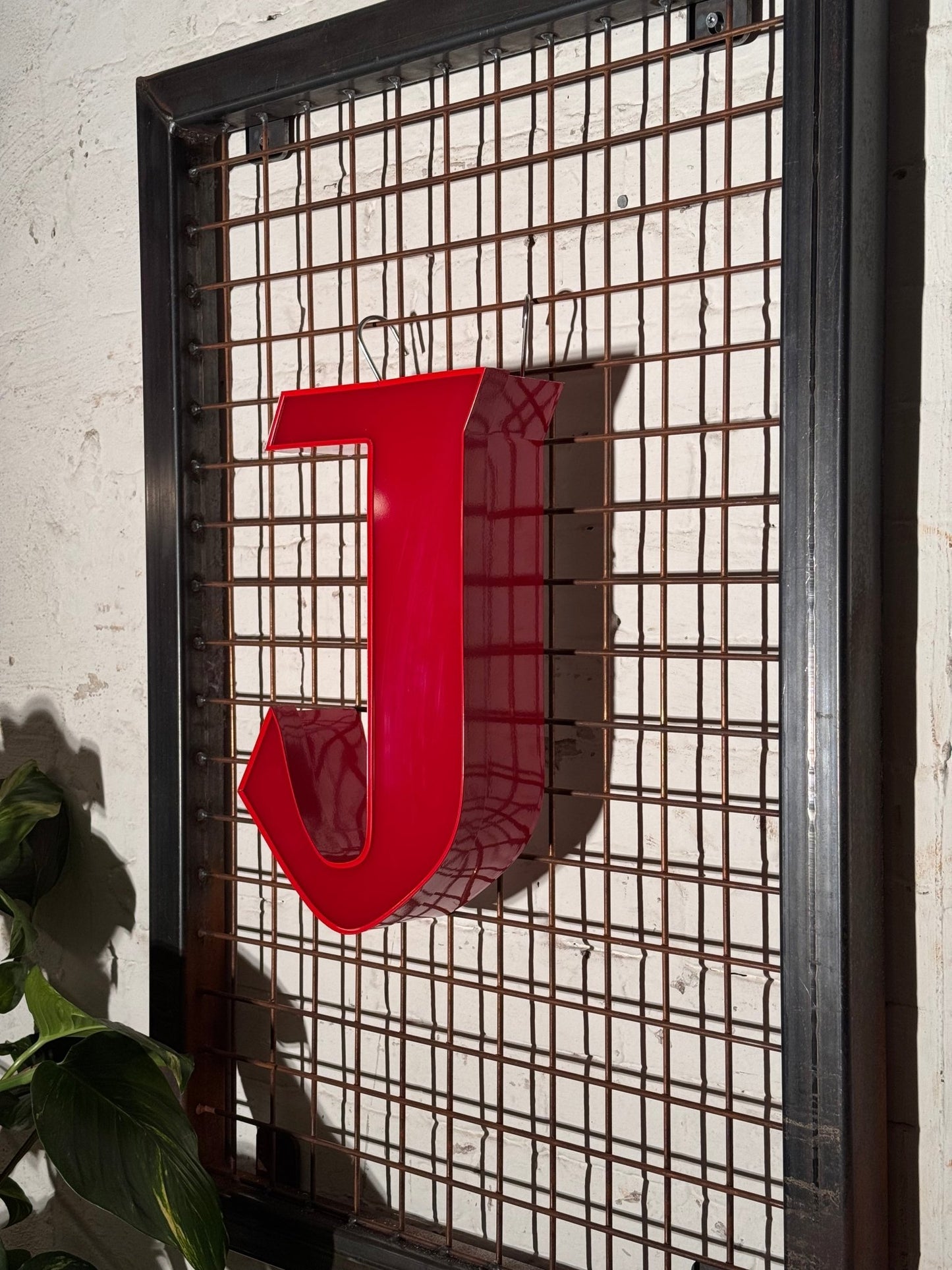 Buchstabe J – Vintage Leuchtbuchstabe aus Metall - goodoldletters