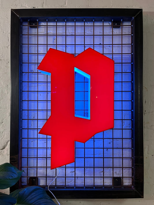 Buchstabe P – Vintage Leuchtbuchstabe aus Metall - goodoldletters