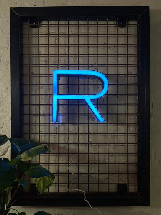 Buchstabe R – Vintage Leuchtbuchstabe aus Metall - goodoldletters