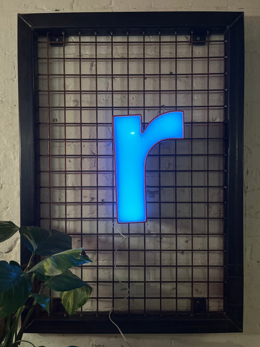 Buchstabe R – Vintage Leuchtbuchstabe aus Metall - goodoldletters