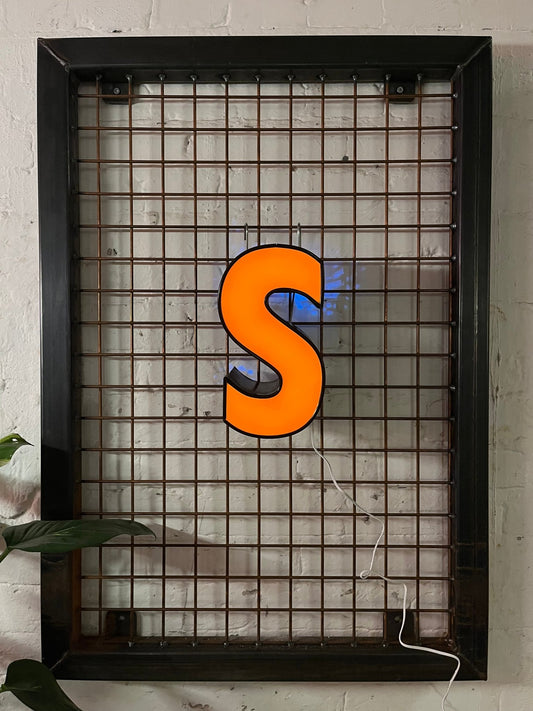 Buchstabe S – Vintage Leuchtbuchstabe aus Metall - goodoldletters