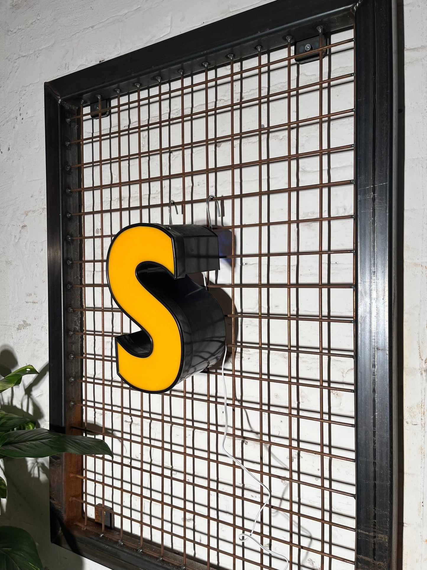 Buchstabe S – Vintage Leuchtbuchstabe aus Metall - goodoldletters