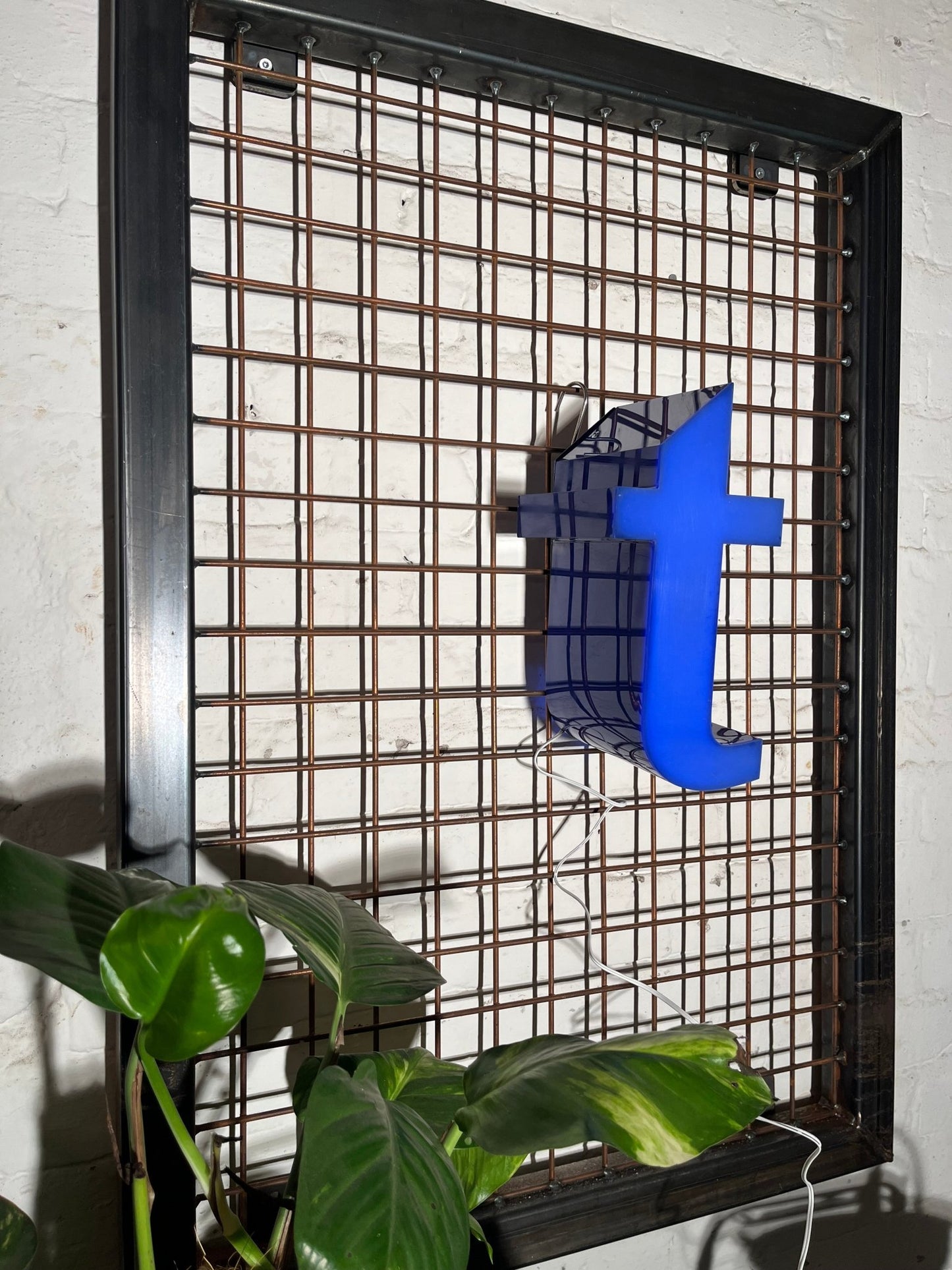 Buchstabe T – Vintage Leuchtbuchstabe aus Metall - goodoldletters