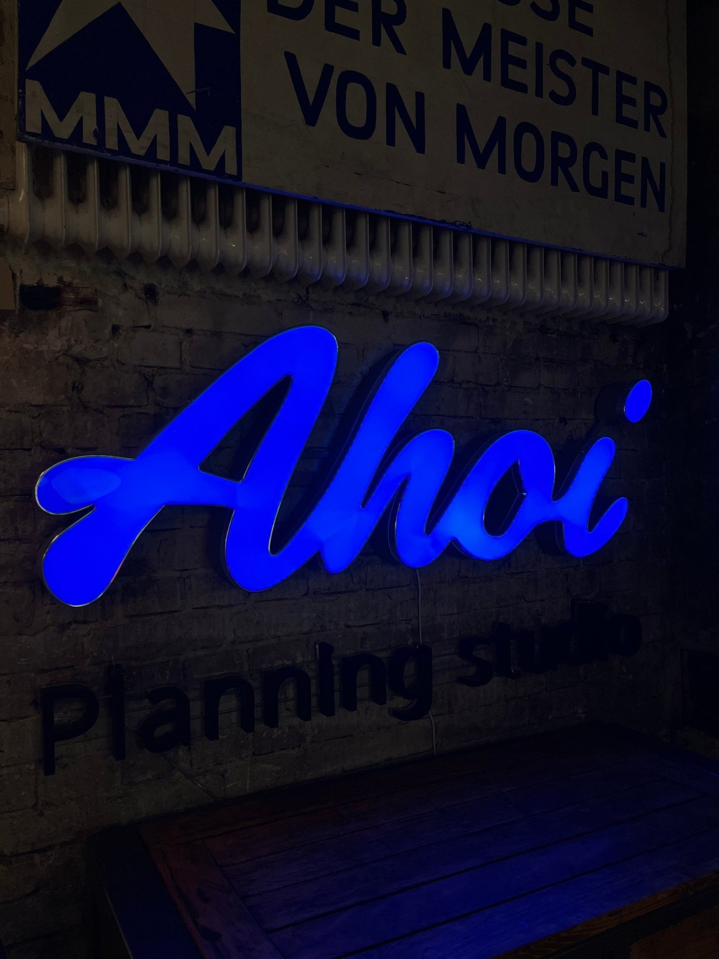 Leuchtschriftzug „Ahoi“ – Original Leuchtreklame Metall - goodoldletters