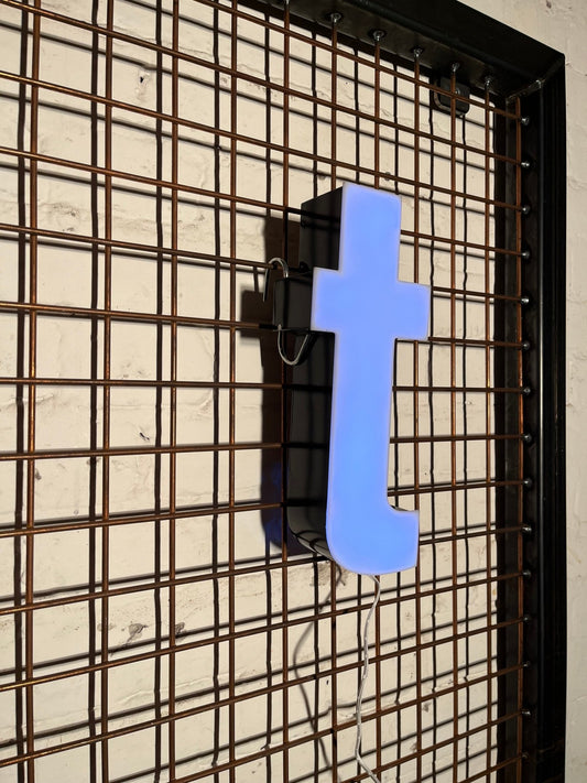 Vintage Leuchtbuchstabe T – Original aus alter Leuchtreklame - goodoldletters