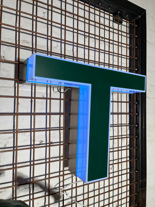 Vintage Leuchtbuchstabe T – Original aus alter Leuchtreklame - goodoldletters