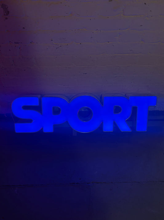Leuchtschriftzug „Sport“ – Original Leuchtreklame Metall