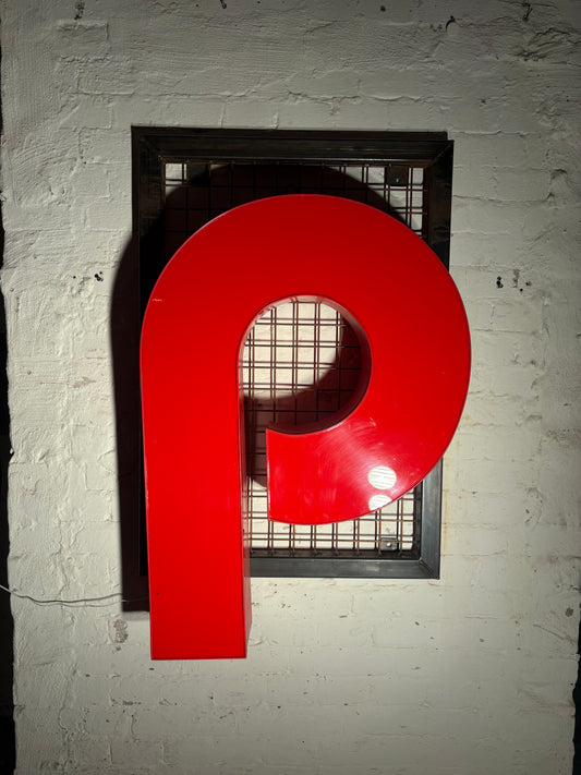 Vintage Leuchtbuchstabe P – Original aus alter Leuchtreklame