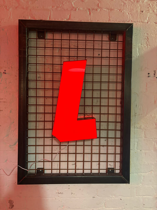 Vintage Leuchtbuchstabe L – Original aus alter Leuchtreklame