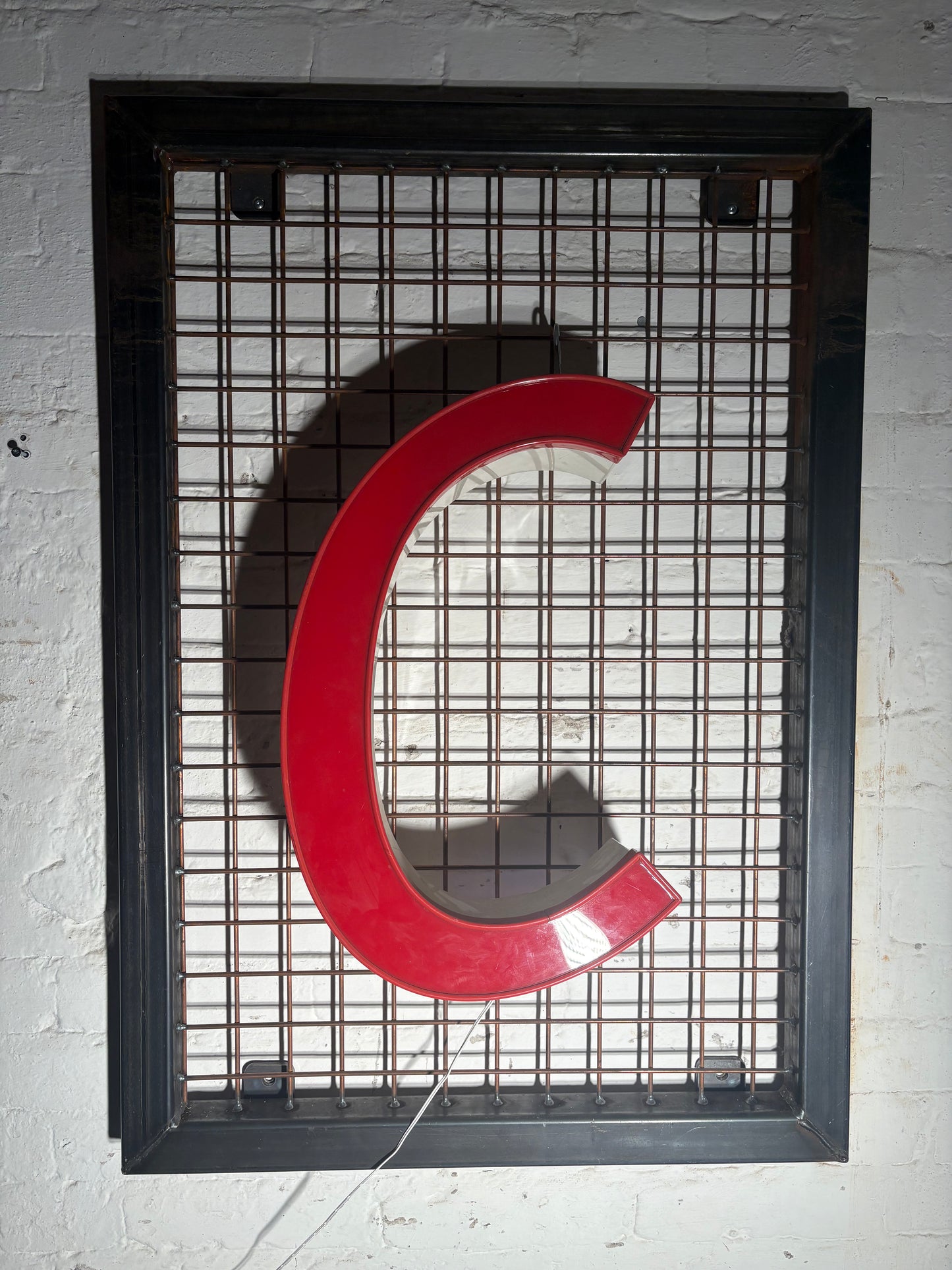 Vintage Leuchtbuchstabe C – Original aus alter Leuchtreklame