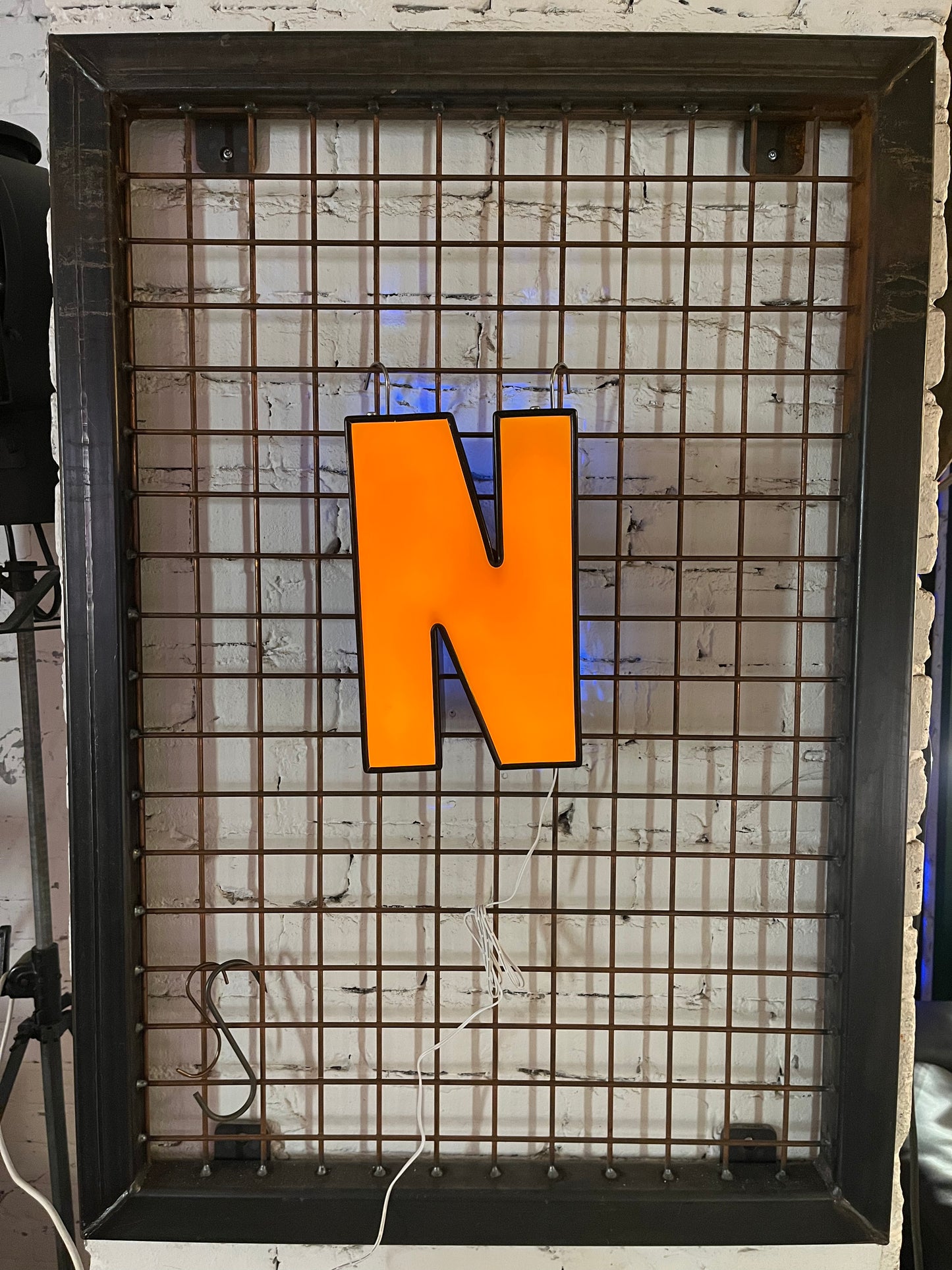 Vintage Leuchtbuchstabe N – Original aus alter Leuchtreklame