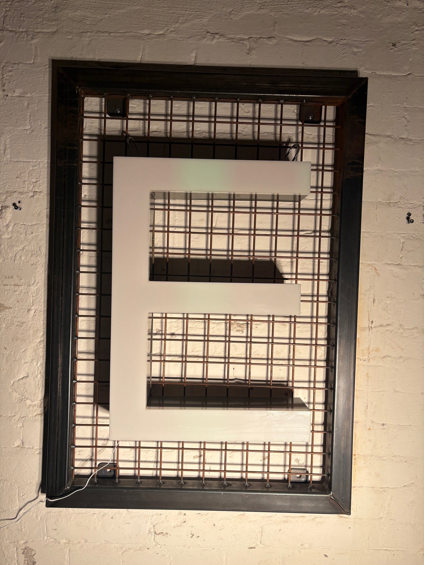 Vintage Leuchtbuchstabe E – Original aus alter Leuchtreklame