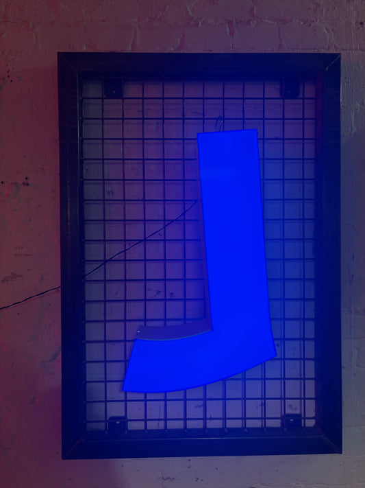 Vintage Leuchtbuchstabe J– Original aus alter Leuchtreklame