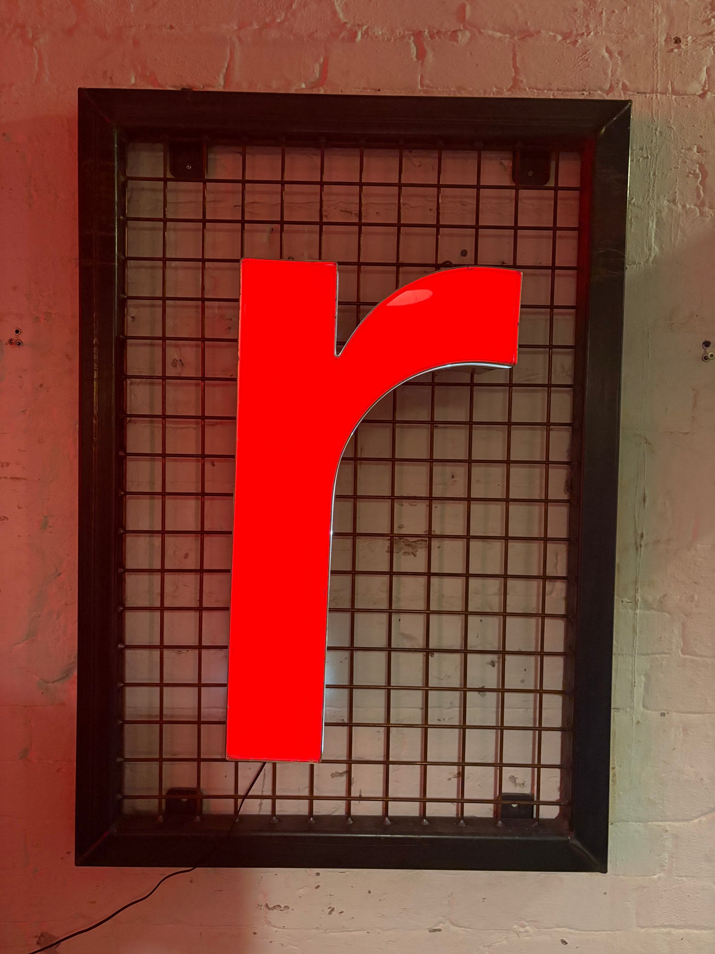 Vintage Leuchtbuchstabe R – Original aus alter Leuchtreklame