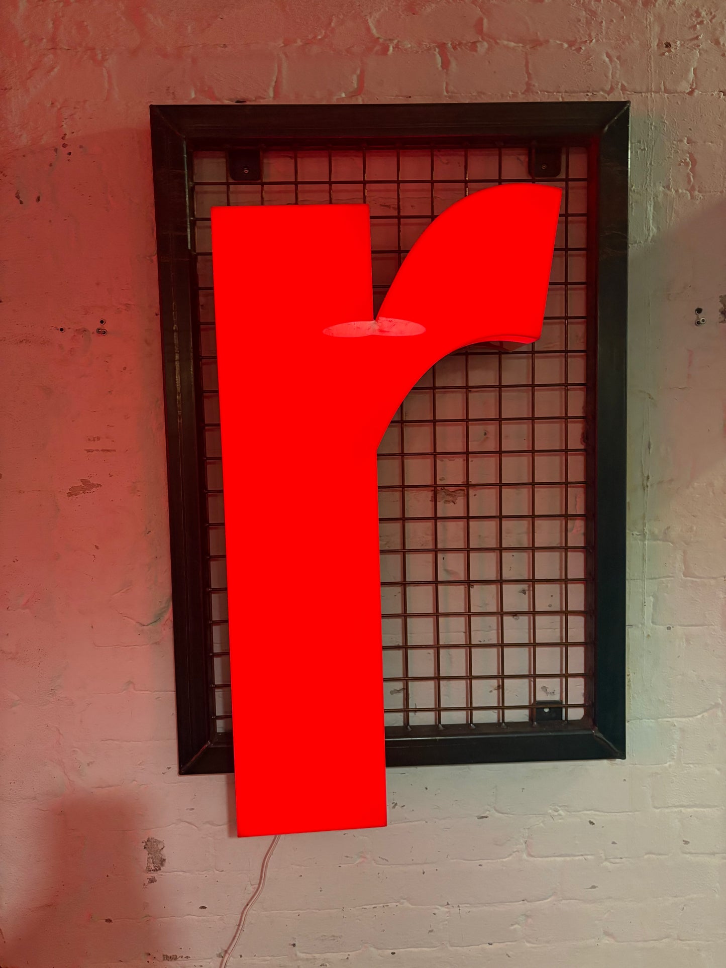 Vintage Leuchtbuchstabe R – Original aus alter Leuchtreklame
