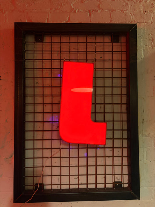 Vintage Leuchtbuchstabe L – Original aus alter Leuchtreklame