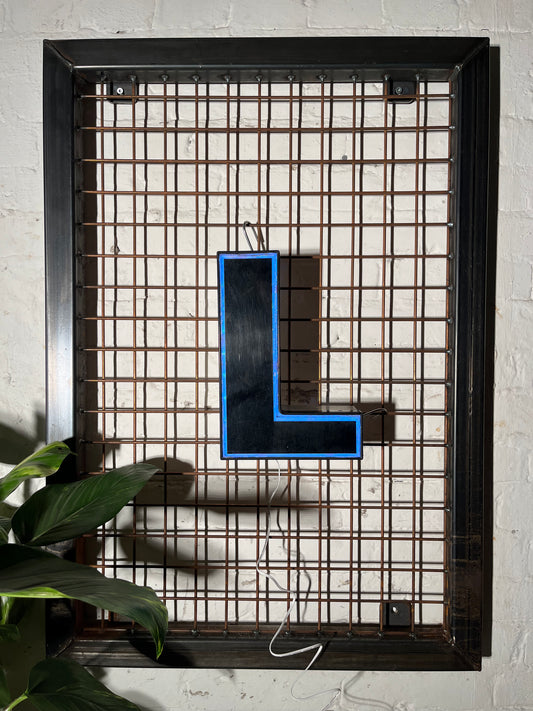 Buchstabe L – Vintage Leuchtbuchstabe aus Metall