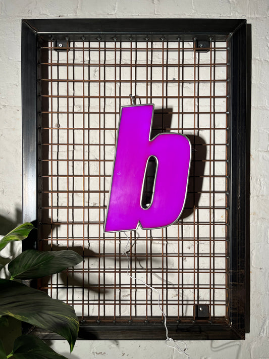 Buchstabe B – Vintage Leuchtbuchstabe aus Metall