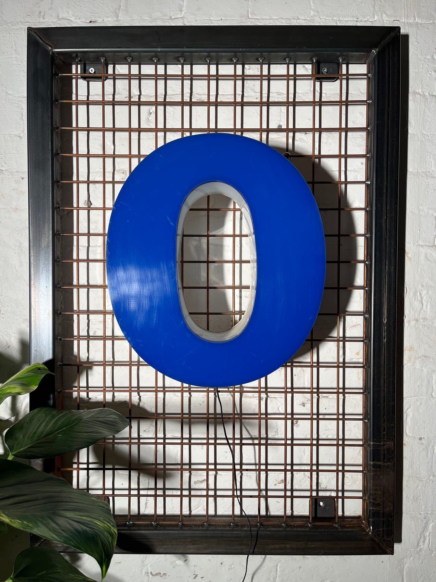 Buchstabe O – Vintage Leuchtbuchstabe aus Metall