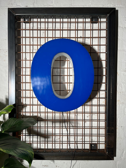 Buchstabe O – Vintage Leuchtbuchstabe aus Metall