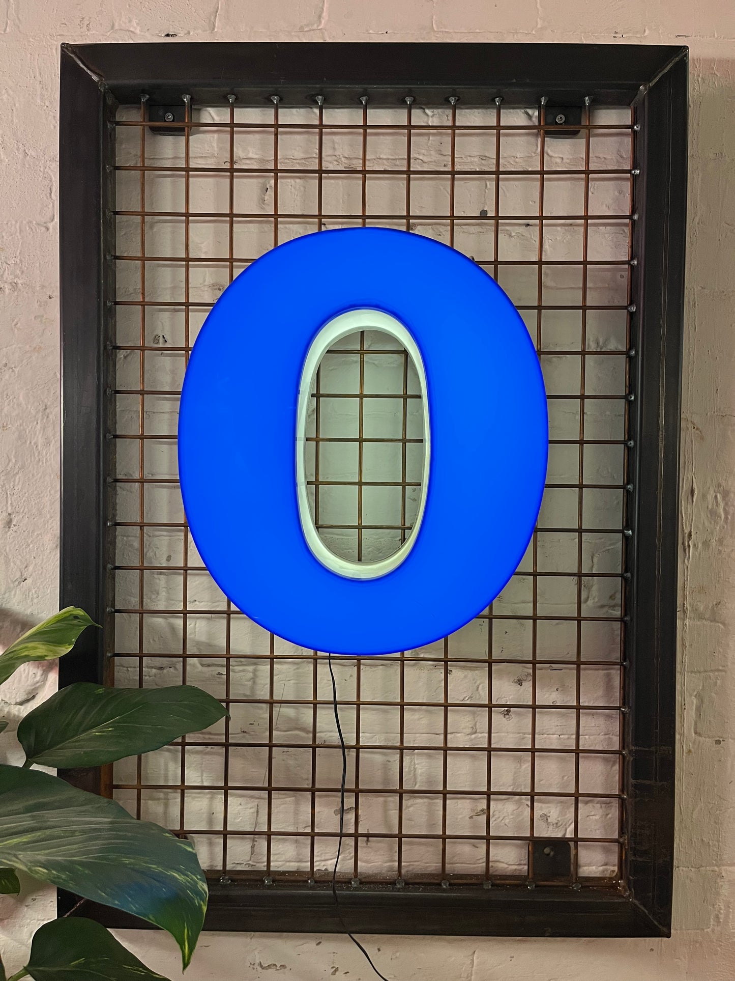 Buchstabe O – Vintage Leuchtbuchstabe aus Metall