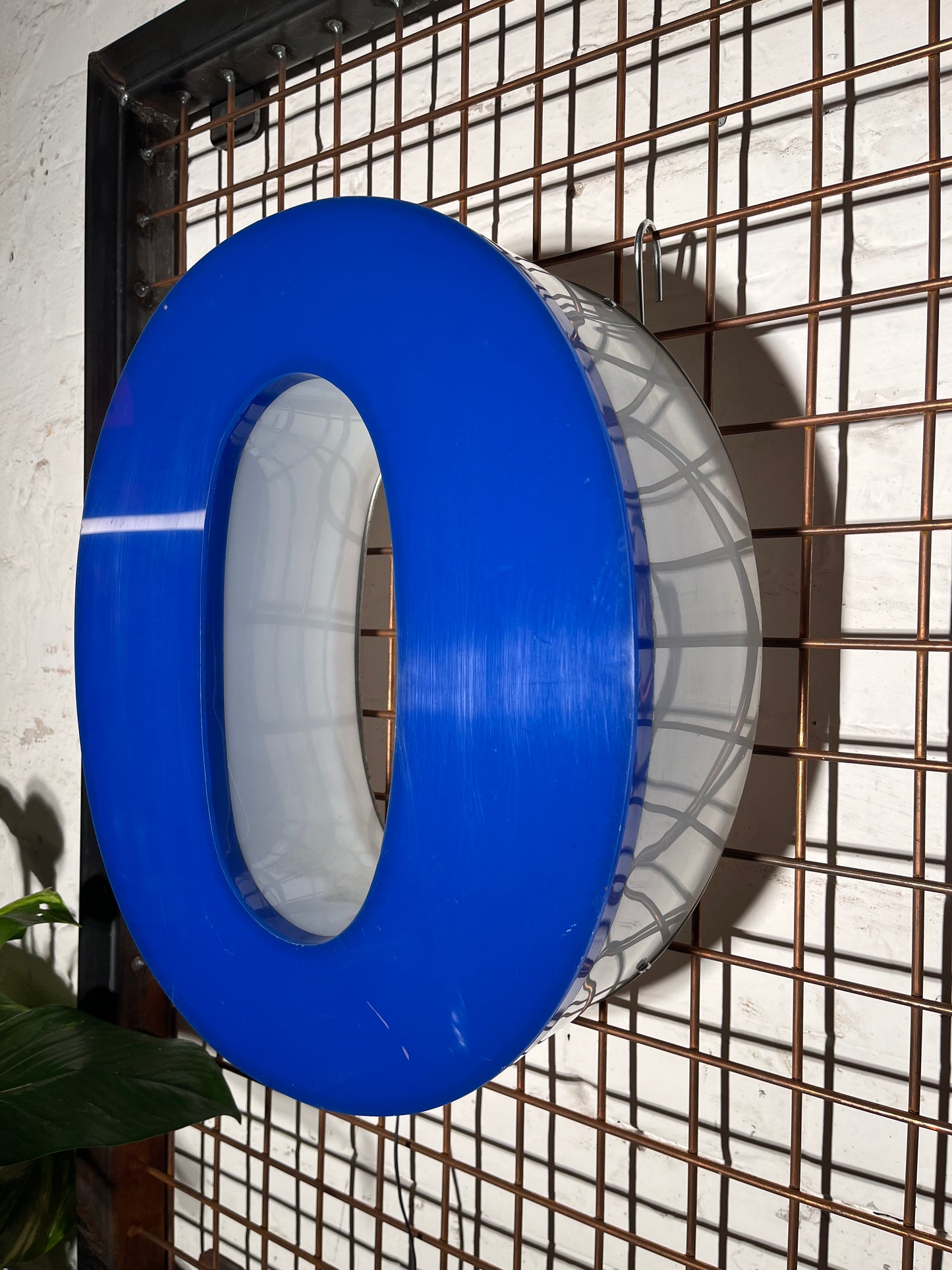 Buchstabe O – Vintage Leuchtbuchstabe aus Metall