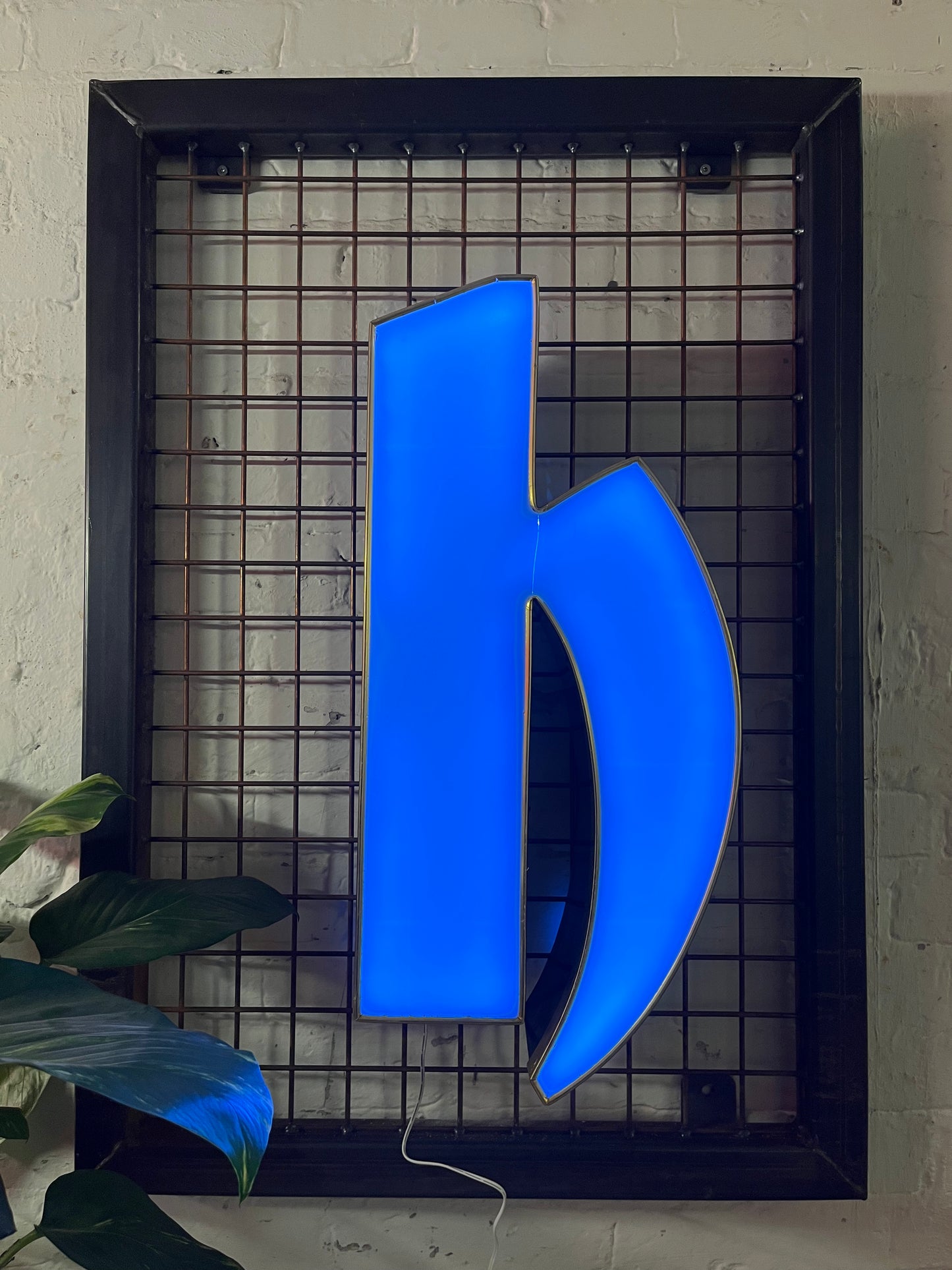 Buchstabe H – Vintage Leuchtbuchstabe aus Metall