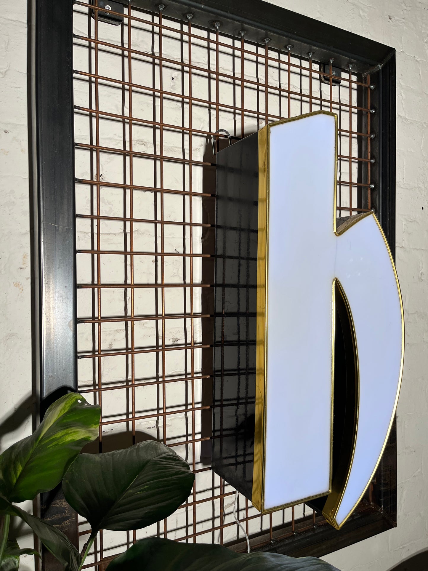 Buchstabe H – Vintage Leuchtbuchstabe aus Metall