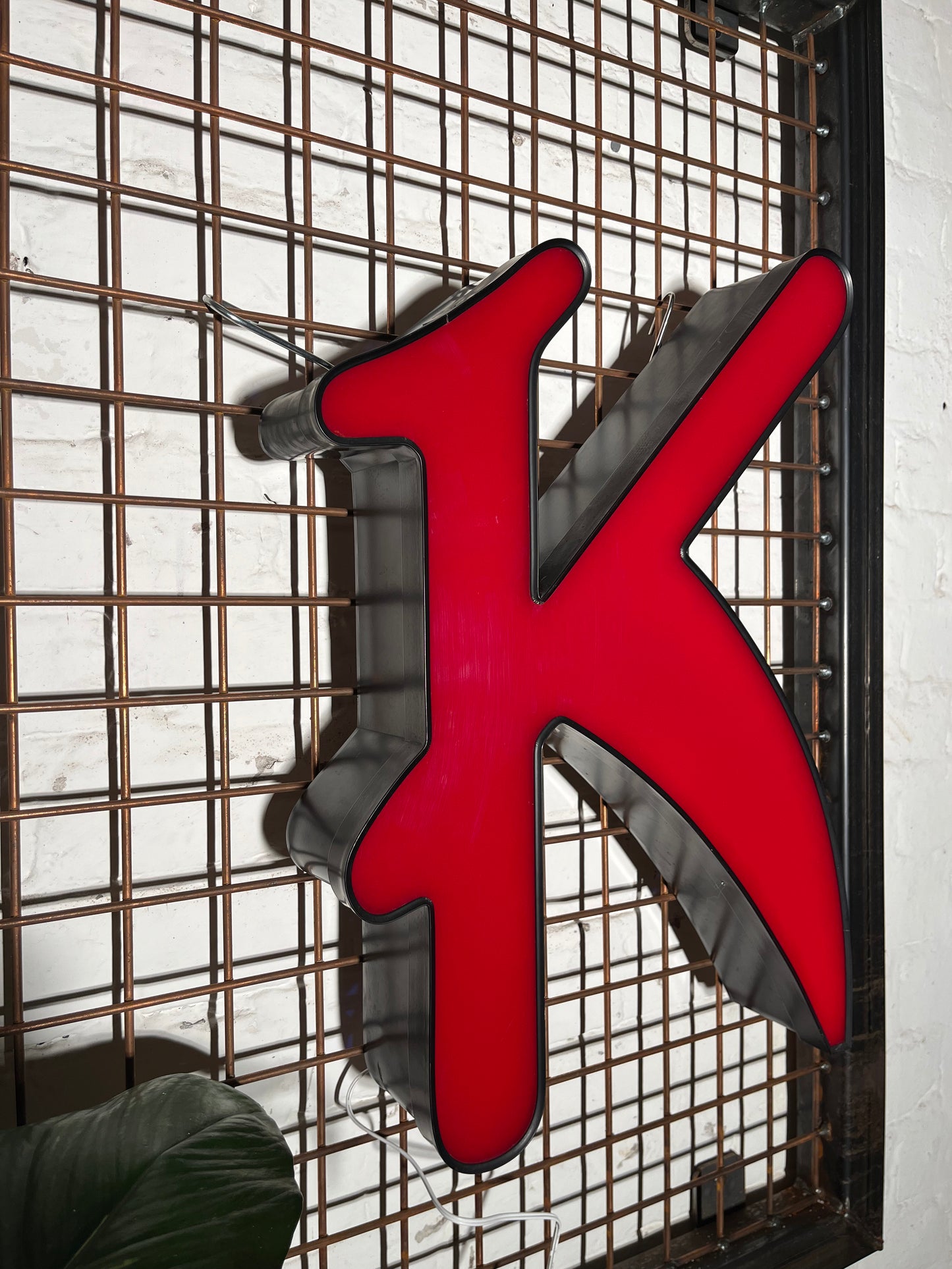 Buchstabe K – Vintage Leuchtbuchstabe aus Metall