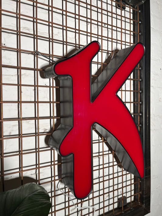 Buchstabe K – Vintage Leuchtbuchstabe aus Metall