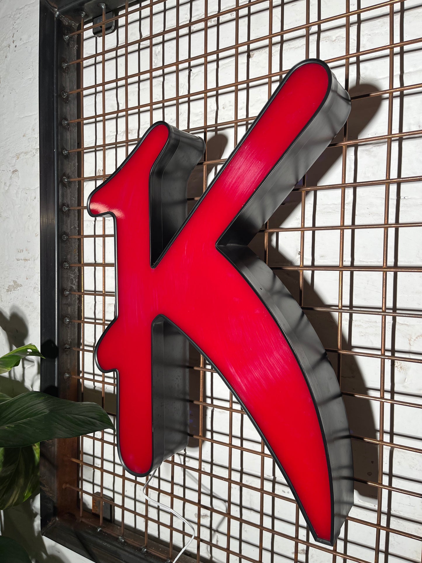 Buchstabe K – Vintage Leuchtbuchstabe aus Metall