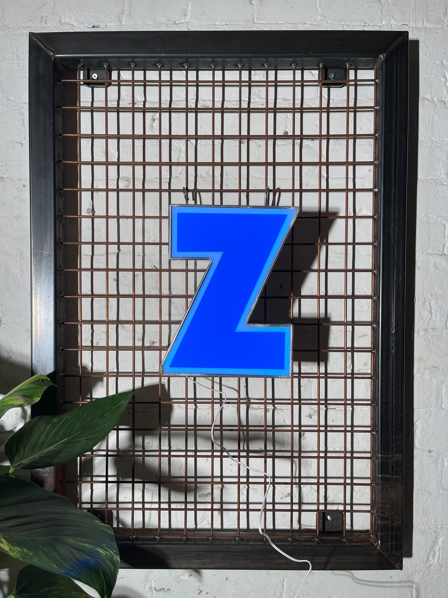 Buchstabe Z – Vintage Leuchtbuchstabe aus Metall