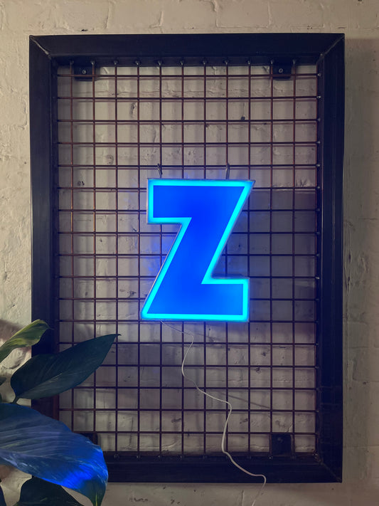 Buchstabe Z – Vintage Leuchtbuchstabe aus Metall
