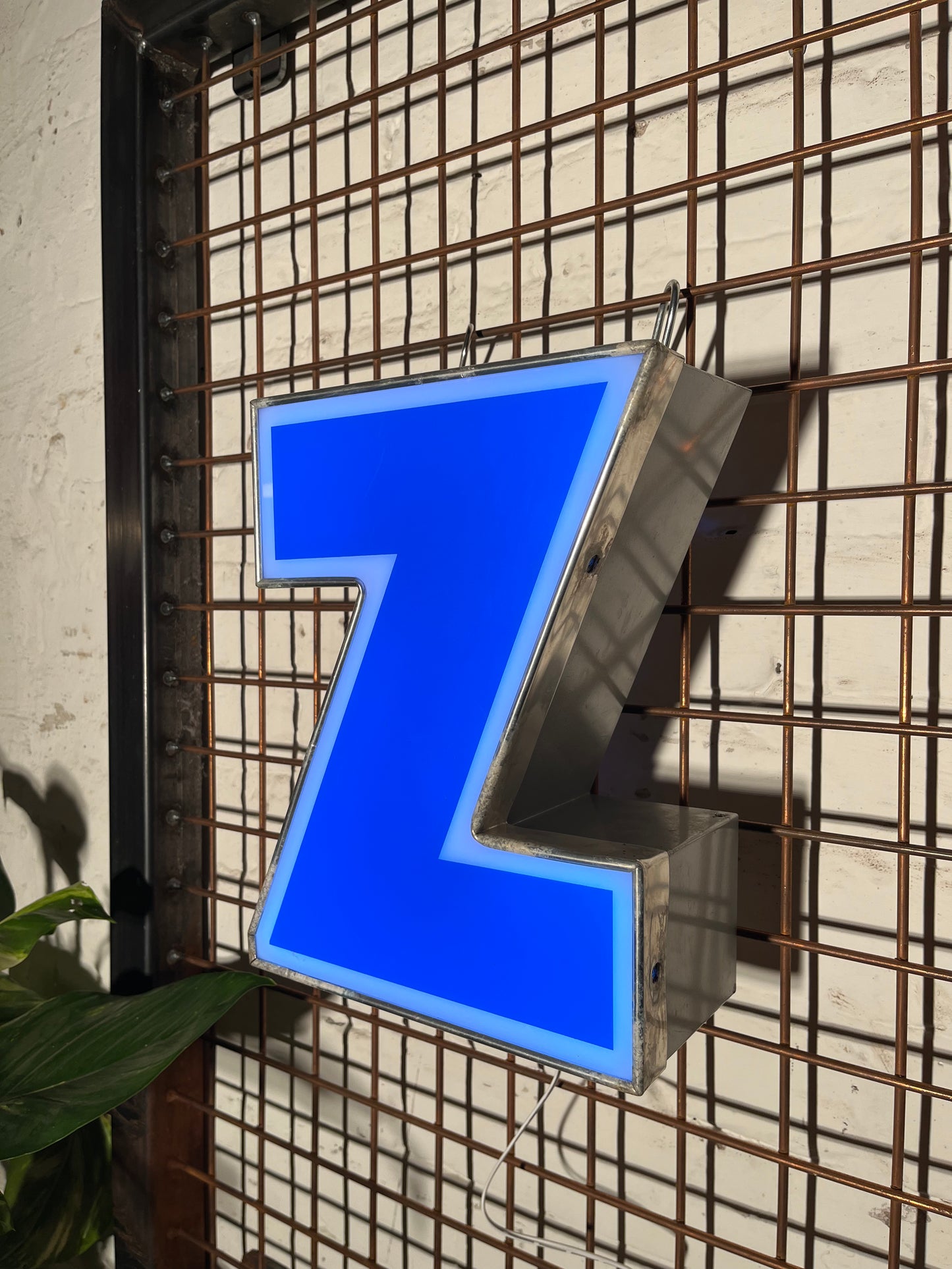 Buchstabe Z – Vintage Leuchtbuchstabe aus Metall