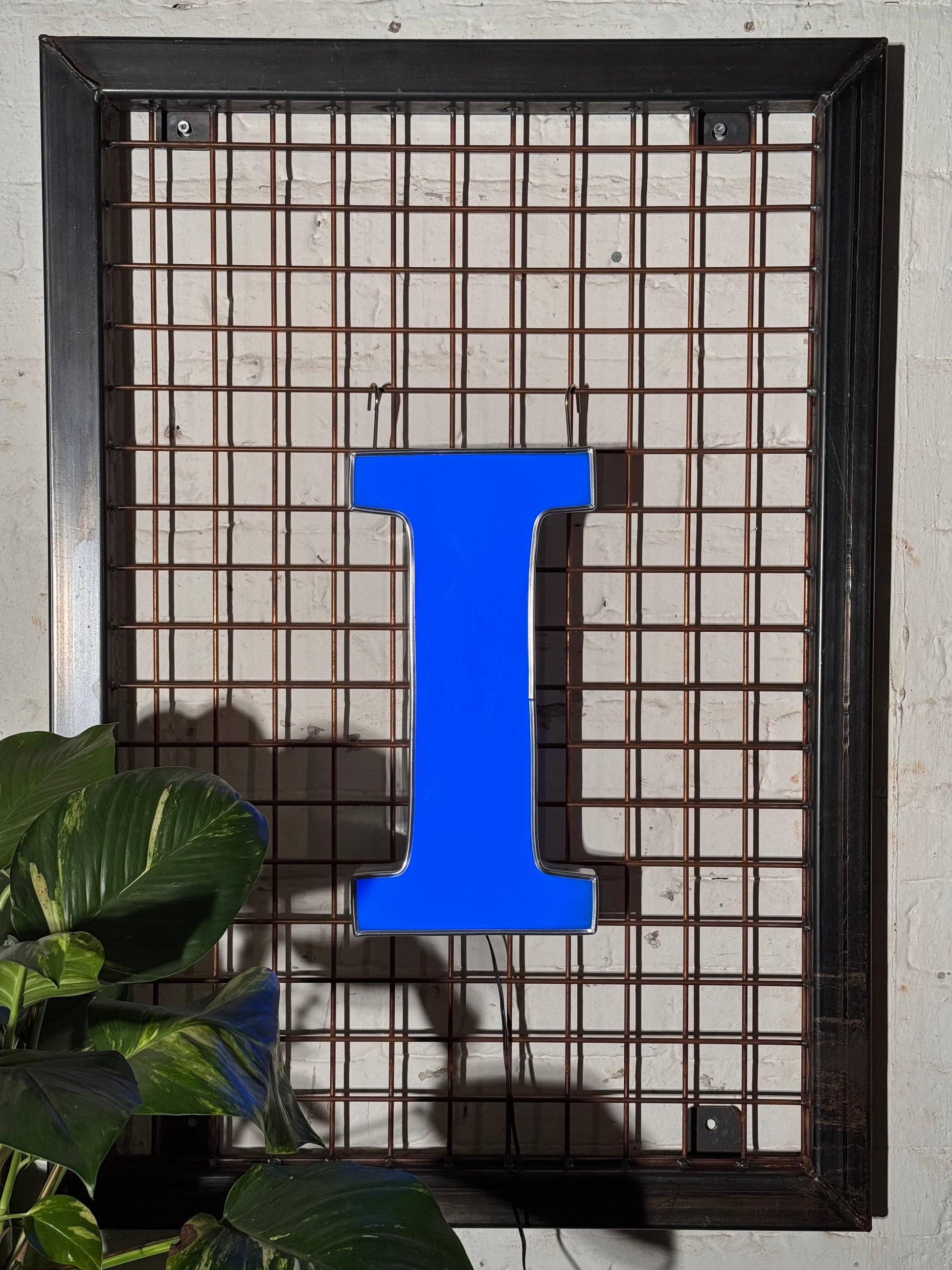 Leuchtbuchstabe I aus Metall – restauriertes Vintage Einzelstück aus Berliner Reklame