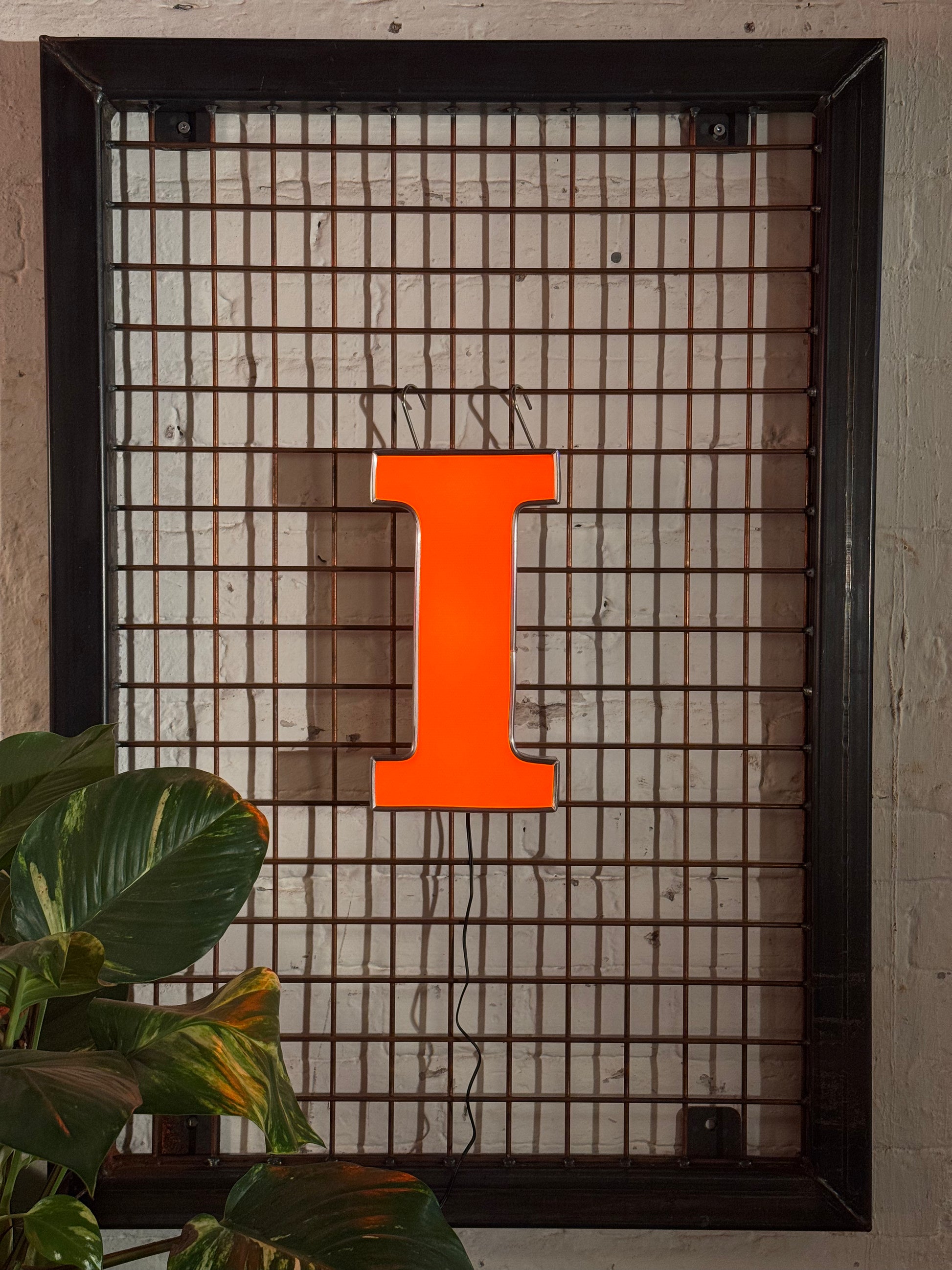 Leuchtbuchstabe I aus Metall – restauriertes Vintage Einzelstück aus Berliner Reklame