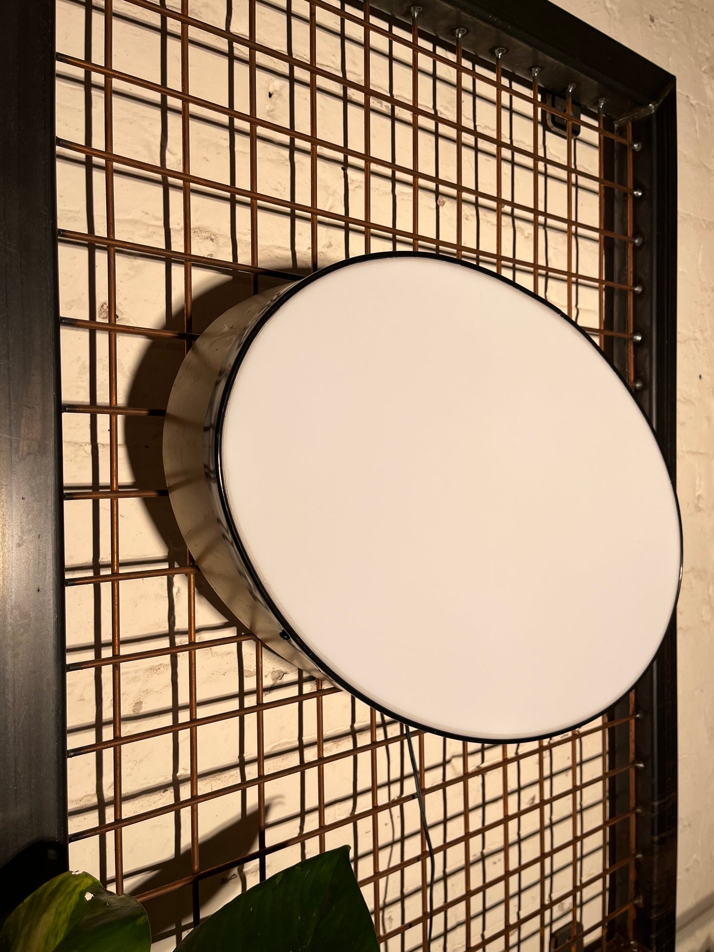 Buchstabe "Punkt" – Vintage Leuchtbuchstabe aus Metall