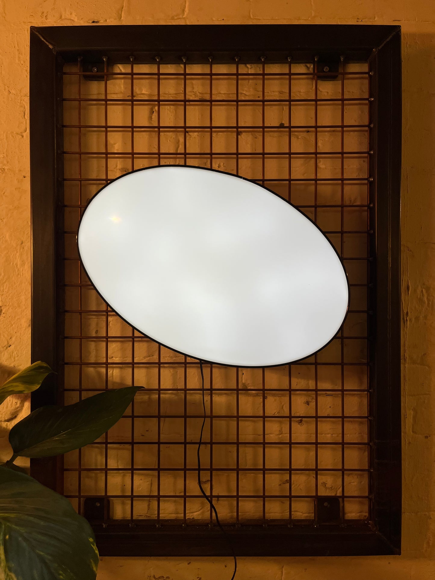 Buchstabe "Punkt" – Vintage Leuchtbuchstabe aus Metall