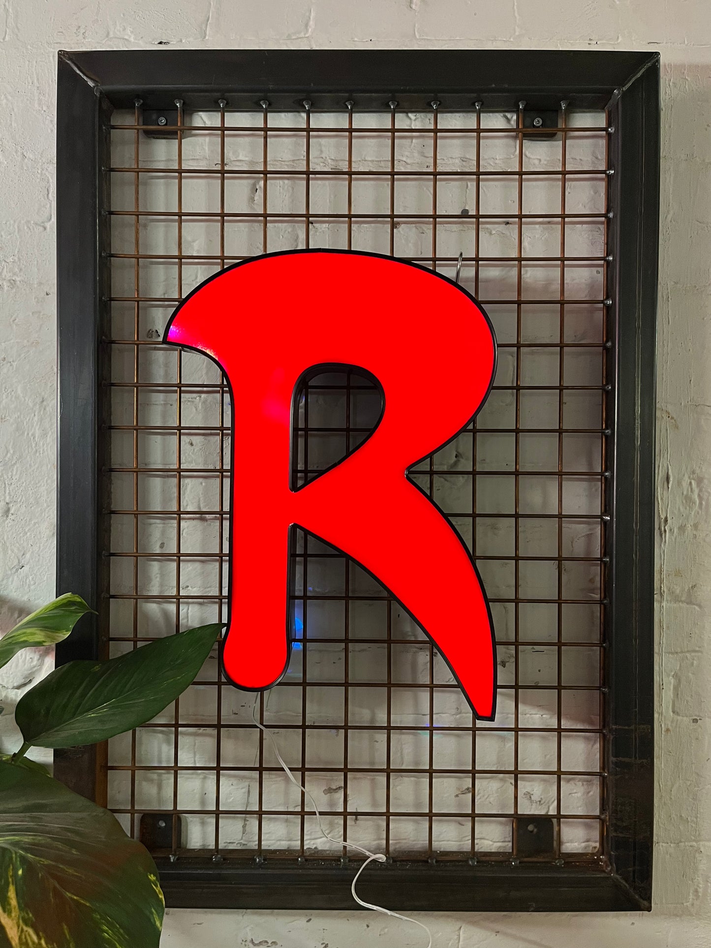 Buchstabe R – Vintage Leuchtbuchstabe aus Metall