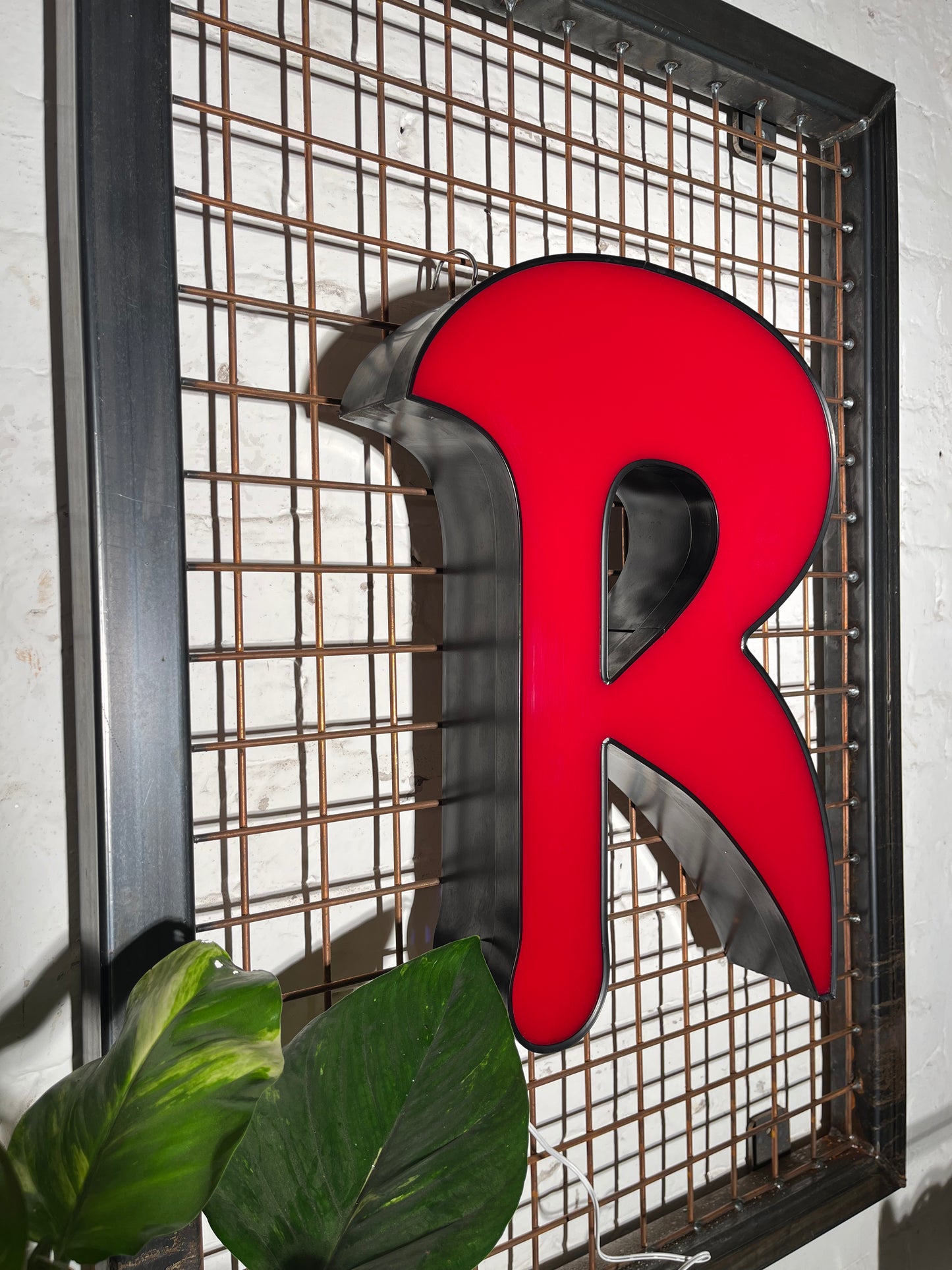 Buchstabe R – Vintage Leuchtbuchstabe aus Metall