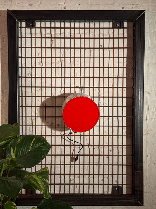 Leuchtbuchstabe punkt aus Metall rot – restauriertes Vintage Einzelstück aus Berliner Reklame